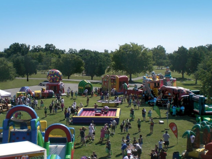 https://festivalsandeventsontario.com/index.php?option=com_jomcomdev&format=raw&task=ajax.image&pr=dz04NTAmYWM9NC8z&hash=3299f5&dir=dj&src=1029-SUP-3.jpg