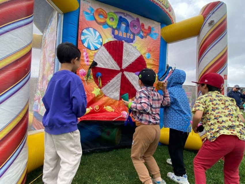 https://festivalsandeventsontario.com/index.php?option=com_jomcomdev&format=raw&task=ajax.image&pr=dz04NTAmYWM9NC8z&hash=5497d7&dir=mw&src=1028-SUP-2.jpg